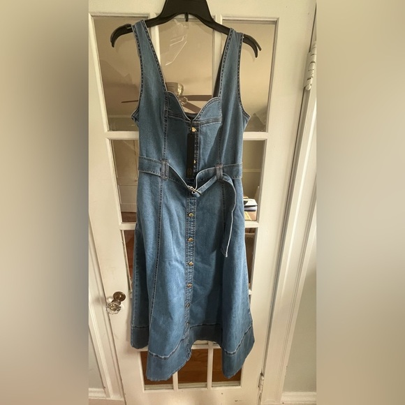 Spring 🌺 NWT HOUSE OF HARLOW MIDI DENIM DRESS 6
🚨 My prices are firm no discount - Picture 4 of 9
